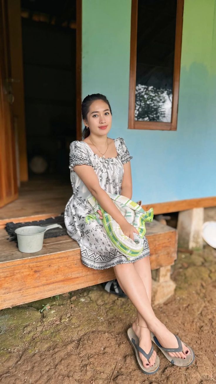 Mbak Tri Pembantu Tetangga Yang Genit Dan Binal