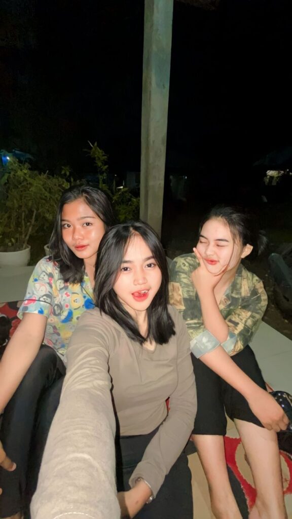 Aku, Pacarku Dan Kedua Adiknya