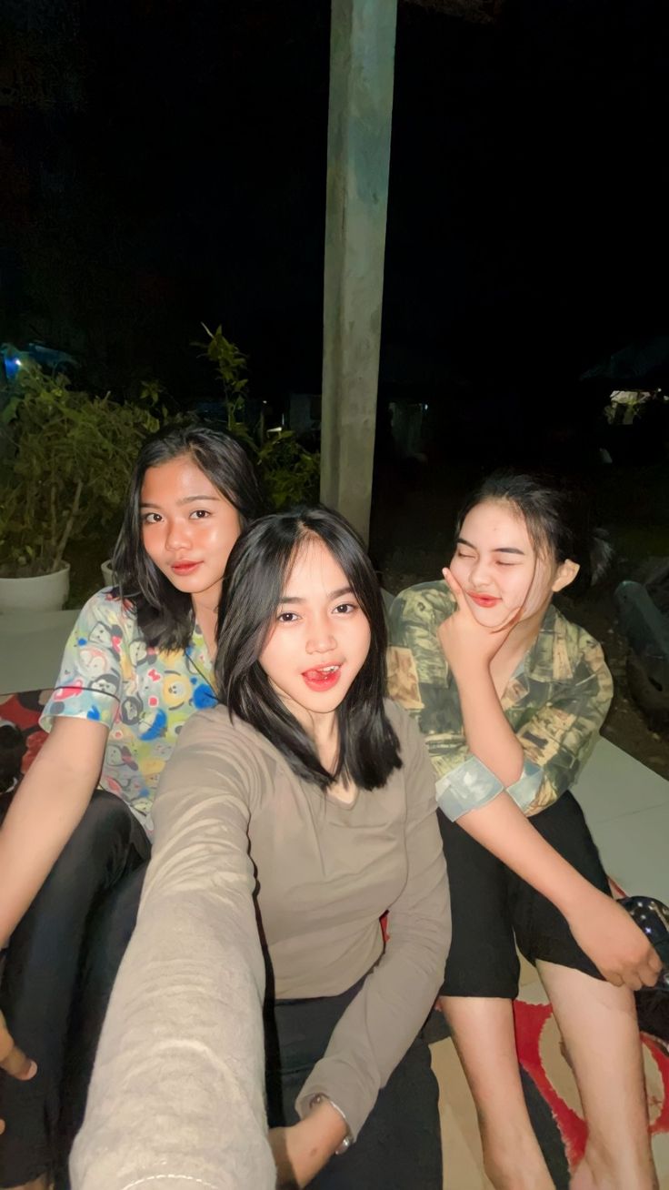 Aku, Pacarku Dan Kedua Adiknya