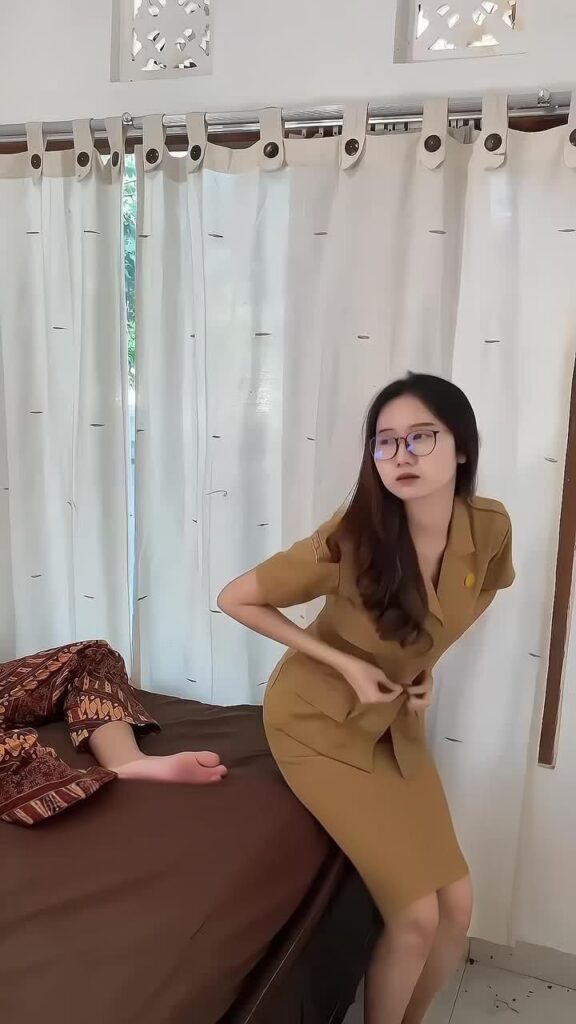 Disetubuhi Oleh Muridku Yang Nakal
